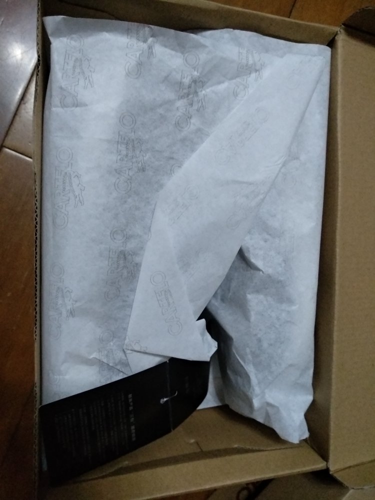 看起来还可以啊,价格也不贵,一次买了两双。