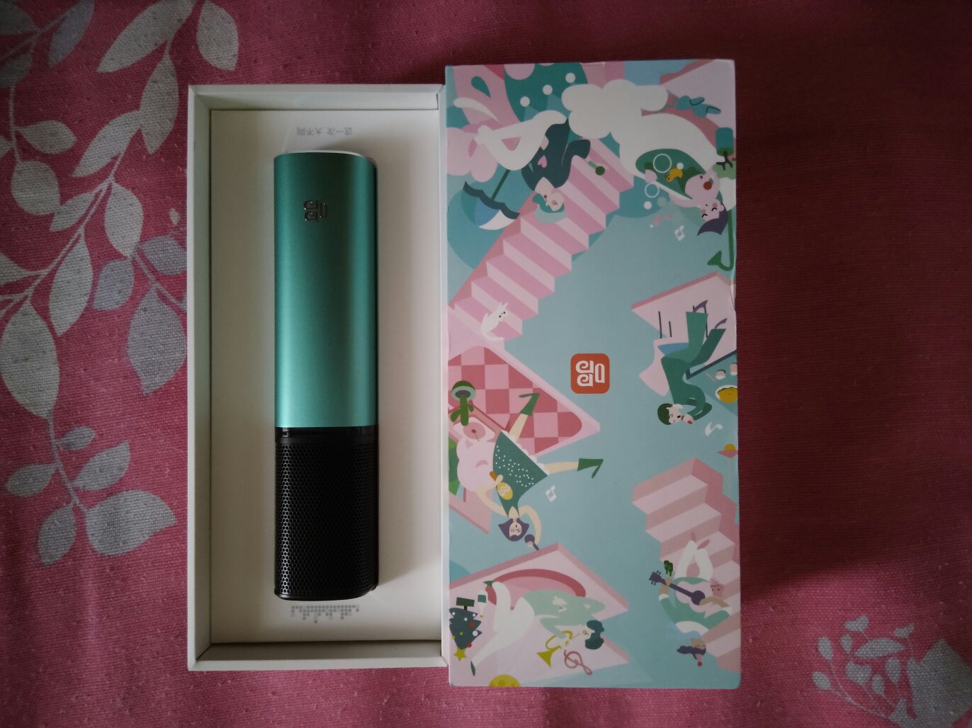 东西不错,老妈喜欢唱歌,买了个c1,说让买个备用的,看评论说绿色的好,所以就买了绿色的,试了一下,还不错。