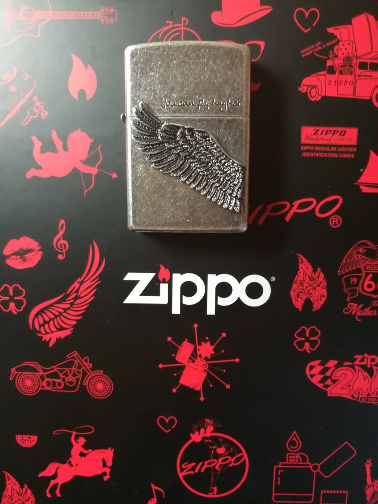 送给男票的礼物,他很喜欢,说打火机很好用。