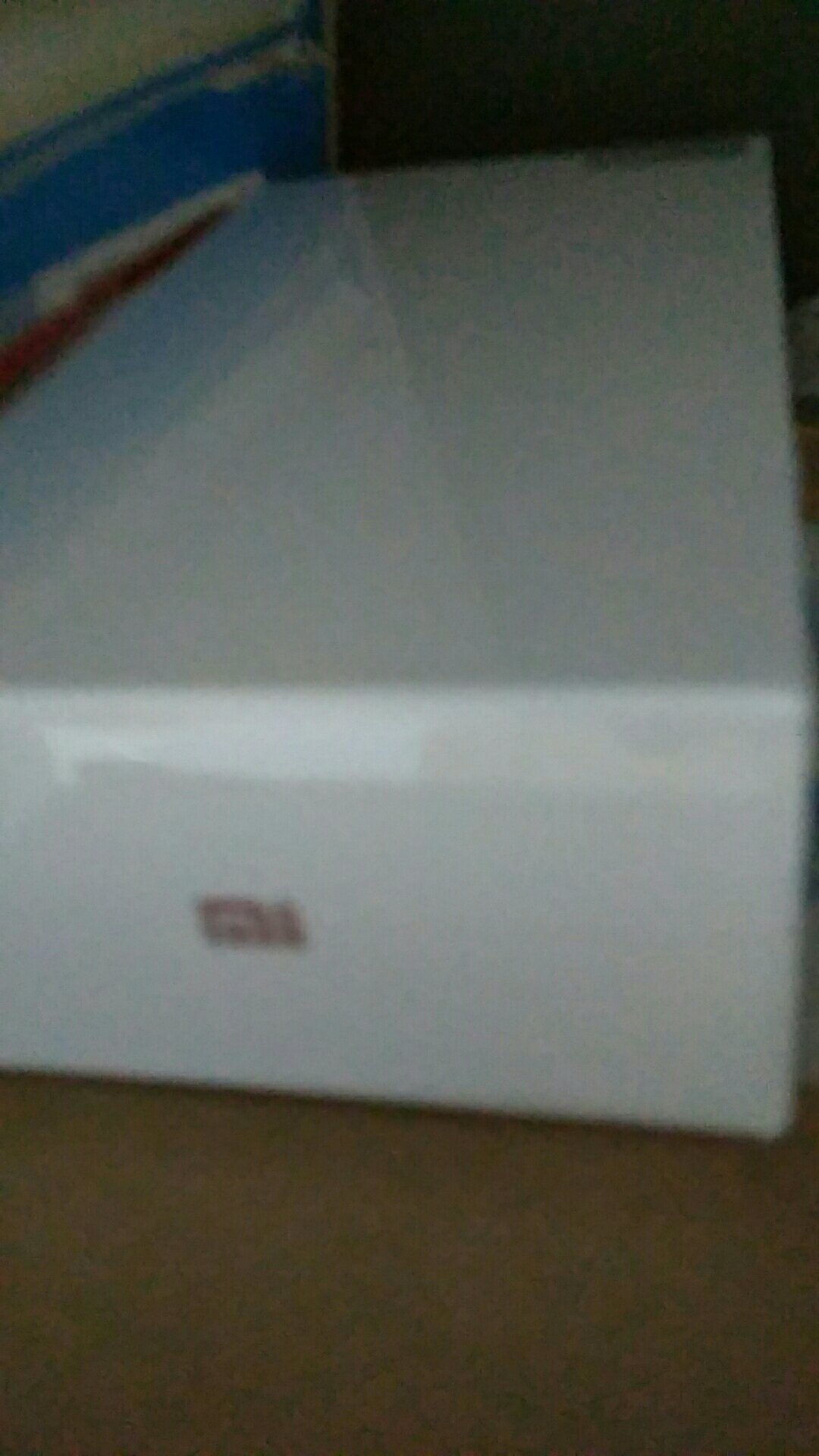 这是618期间买的第二个小米手机了,早上收到的时候我妈妈还说怎么那么快就到了,你说就是快我能咋办,我也很无奈啊?
