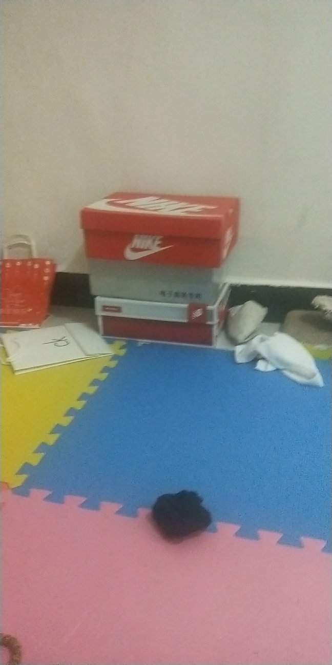 搞活动的时候买的,很划算,快递小哥很给力。还可以,应该是正品。