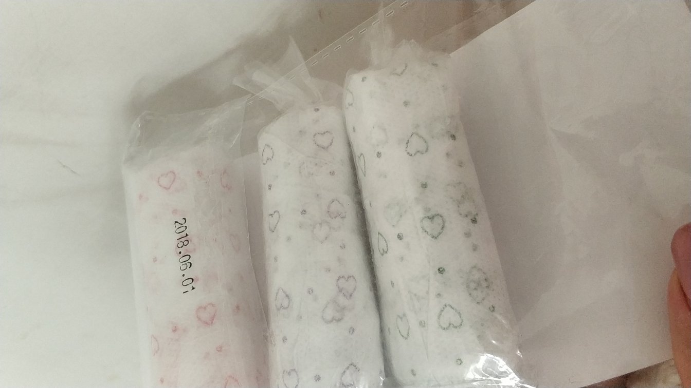 第二次买了,感觉不是很透气,可能就是材质问题,其他还行吧