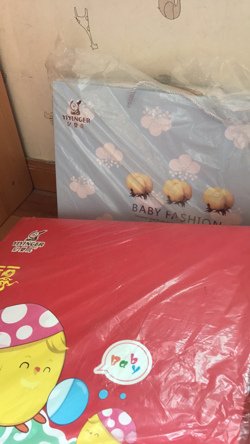 买了两盒,买来送给姐姐孩子的,还没打开看!相信它家东西,应该不会很差!