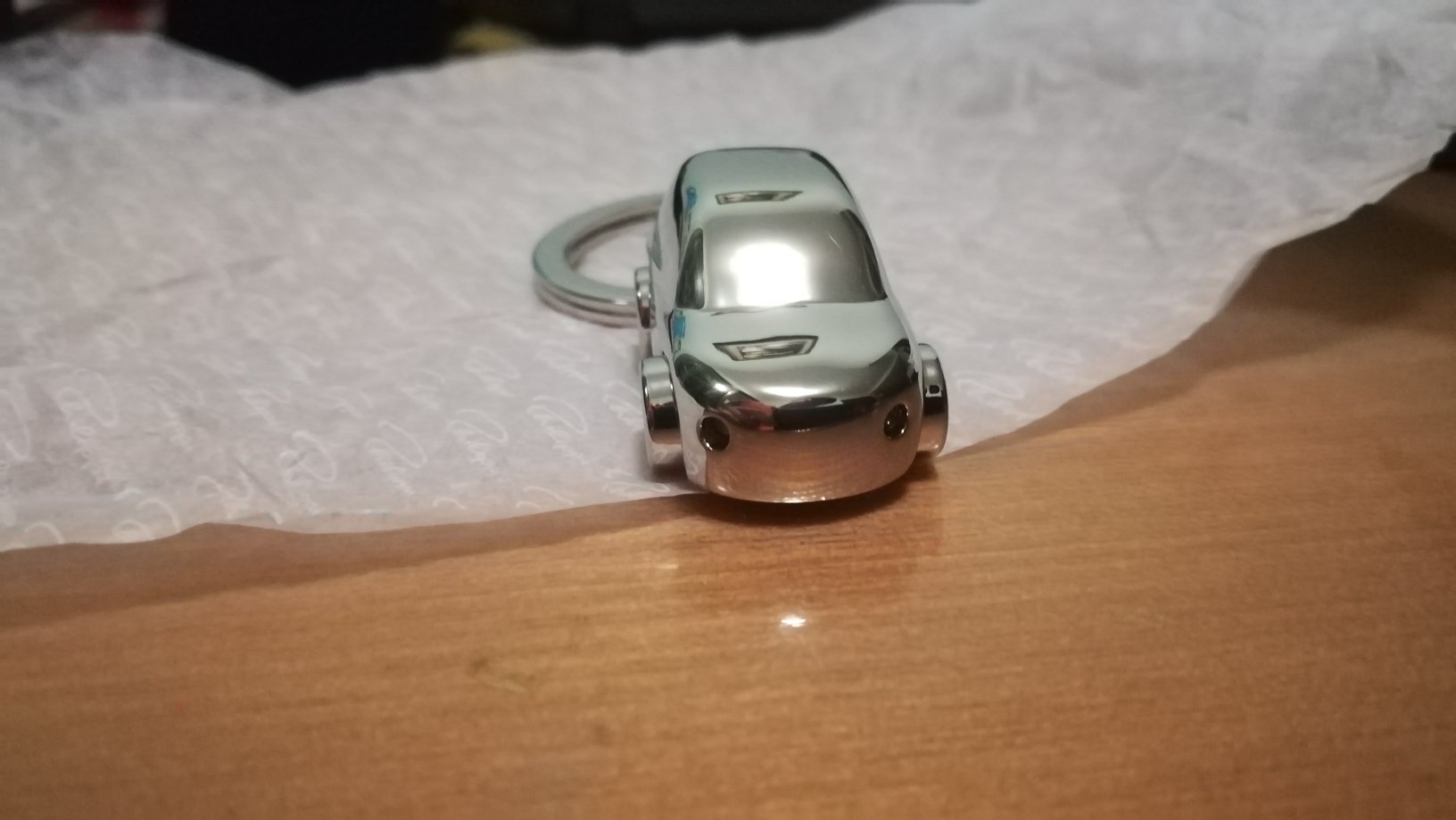 看起来非常精致,越野车的形状更上档次。。。非常豹。买来买来送人的。