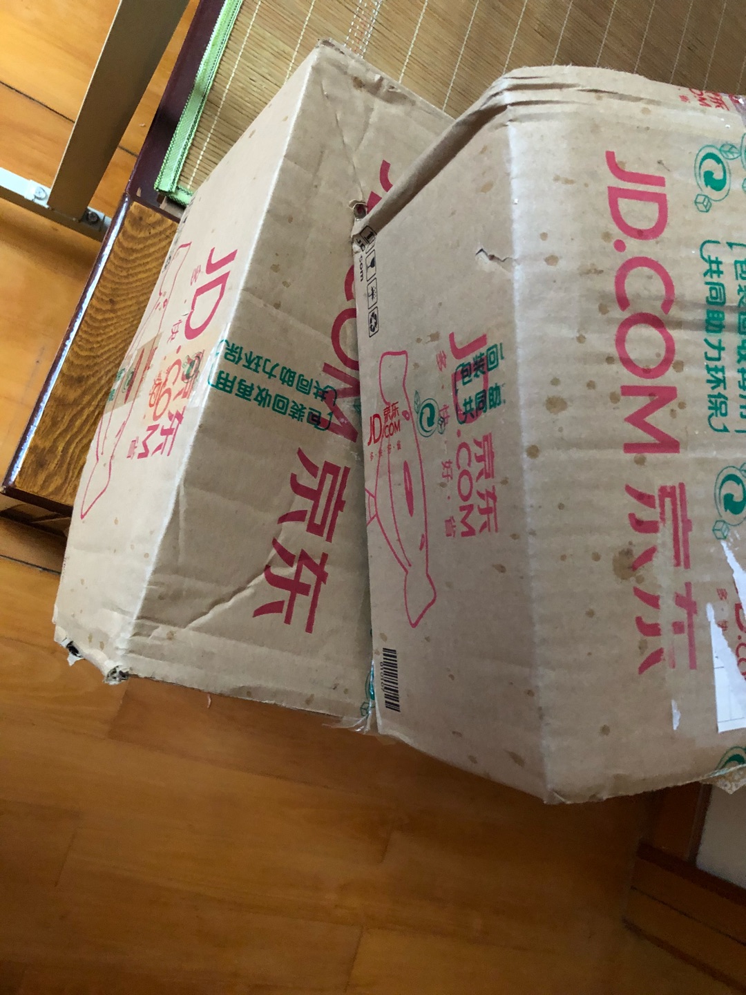 遇到满减,趁机囤货,多读书总有好处,头天晚上下的单,第二天中午就到了,物流速度一如既往的快,赞一个。外箱很薄。书的质量不错,以后继续购买,好评一个。