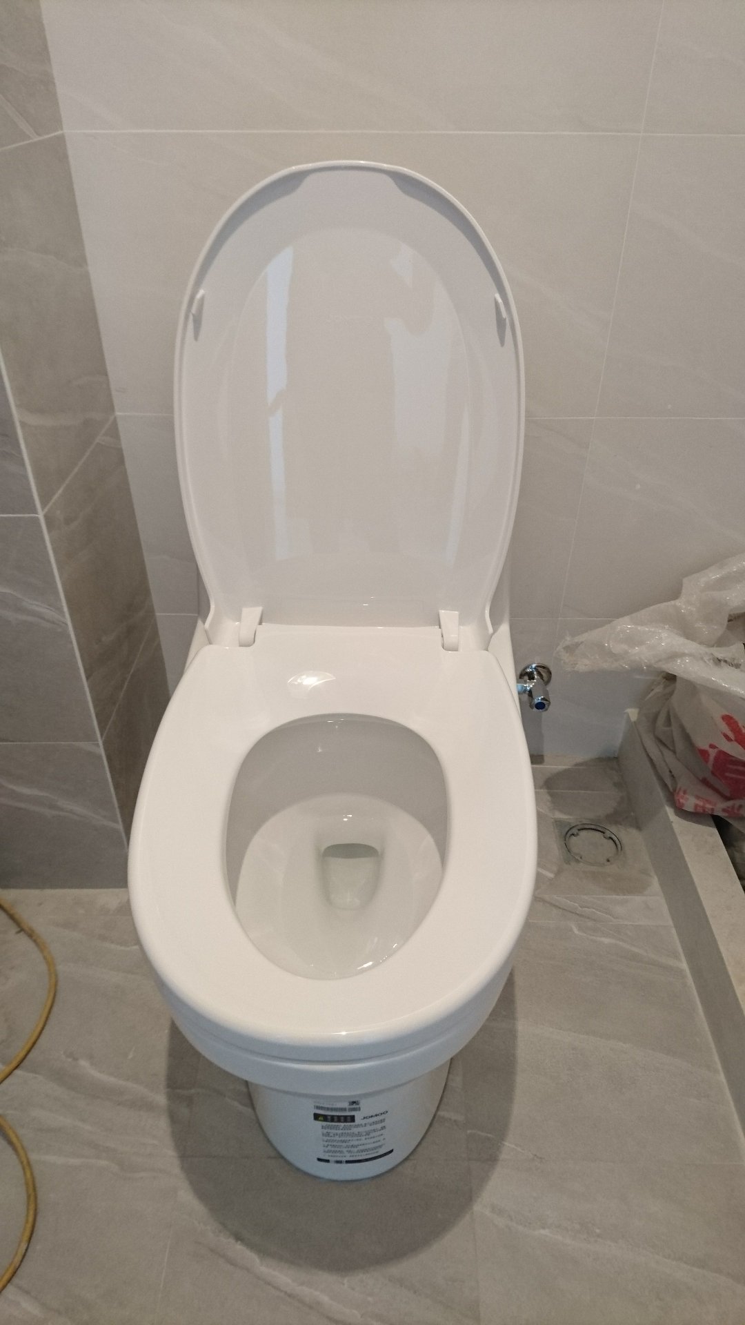 商品质量很好,安装师傅也很专业。比较宽坐着很舒服