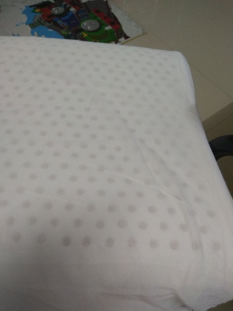 有点点味道,上面标85的胶,希望睡起舒服