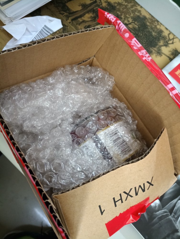 每期必买的杂志,已经不知道买了多少期了,家里厚厚的一叠,这一期的选题我很喜欢,很喜欢看《边城》,很喜欢沈从文这个作家,也亲自去过湘西凤凰,的物流发货很快,送货很快,送货员态度也很好,好评!