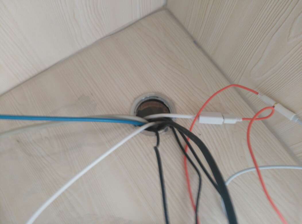 主要是音响自带线太短了!不错