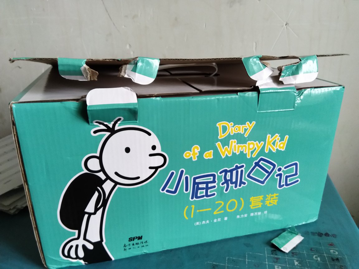 书已经收到,感觉还不错,要是每页的中文和英文对应在一起就更好了。好有商品在封装的时候再爱护一点就更好了。