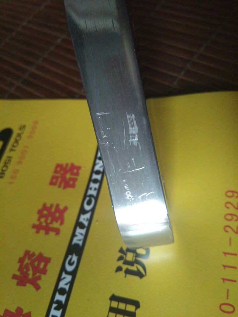 送货挺快的,就是裸装送来了,质量好坏只能用后才知道,加热过程中有砰砰砰的响声,冷却的过程中也有响声,这算不算问题呢?而且机器机身太脏……