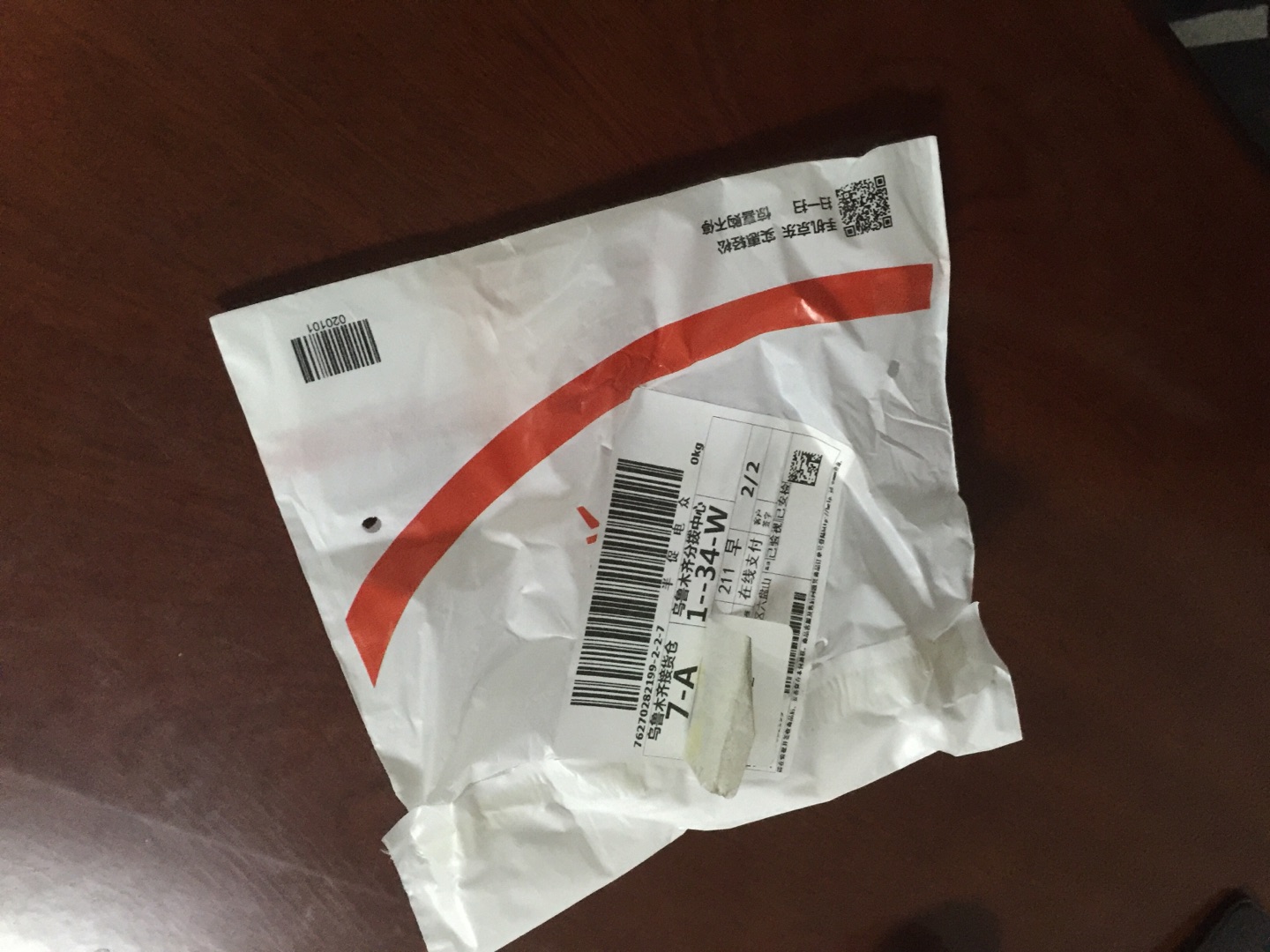 大促出手,价格很给力了。昨天下午挺晚了下单,早上一早送到,快递小哥服务态度非常好,必须赞一个。
