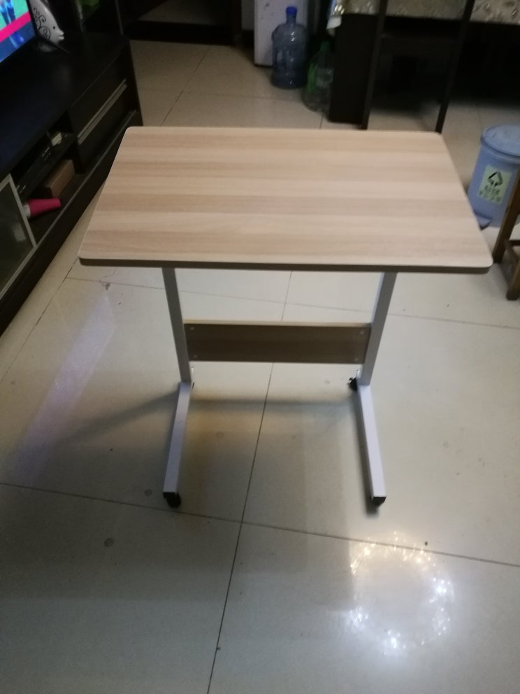 价格实惠,送货快当天就到了,组装简单带工具