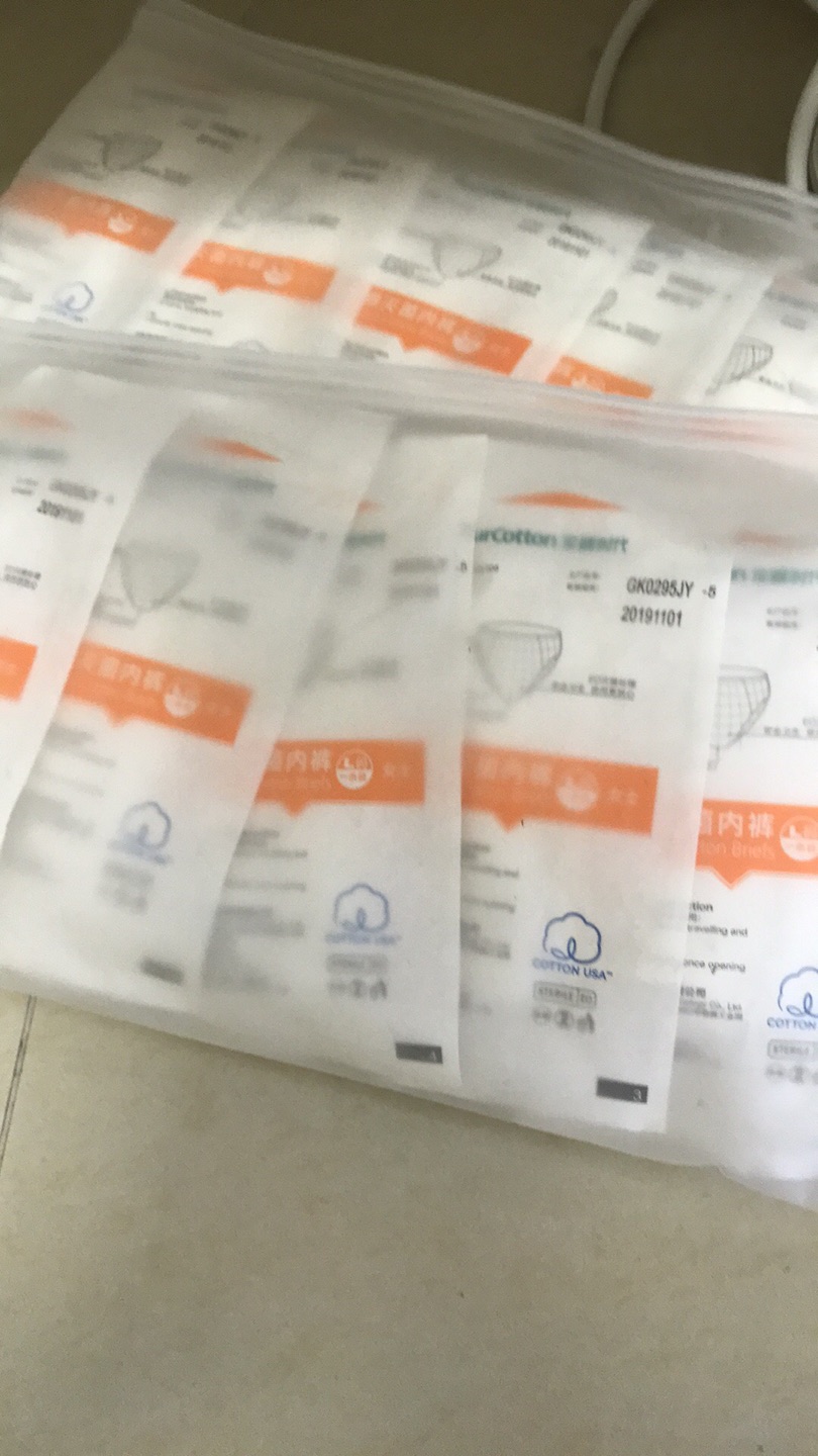 宝贝质量很好,期待出去旅游的时候能派上用场,但感觉有点薄。