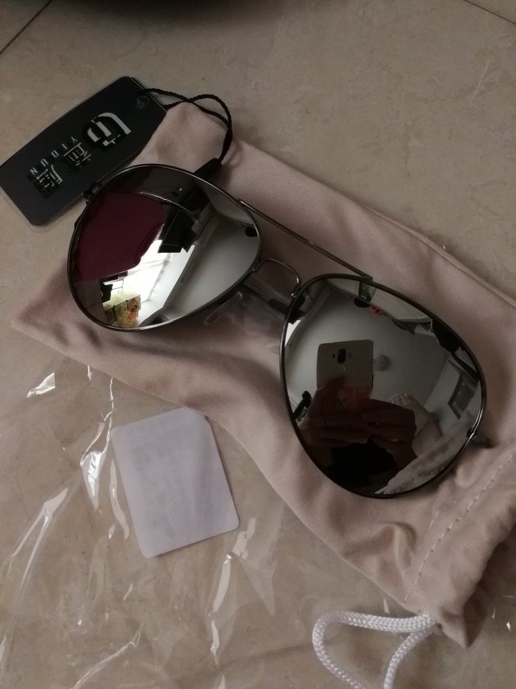 戴上很清晰,遮阳效果好,很时尚,不错不错!