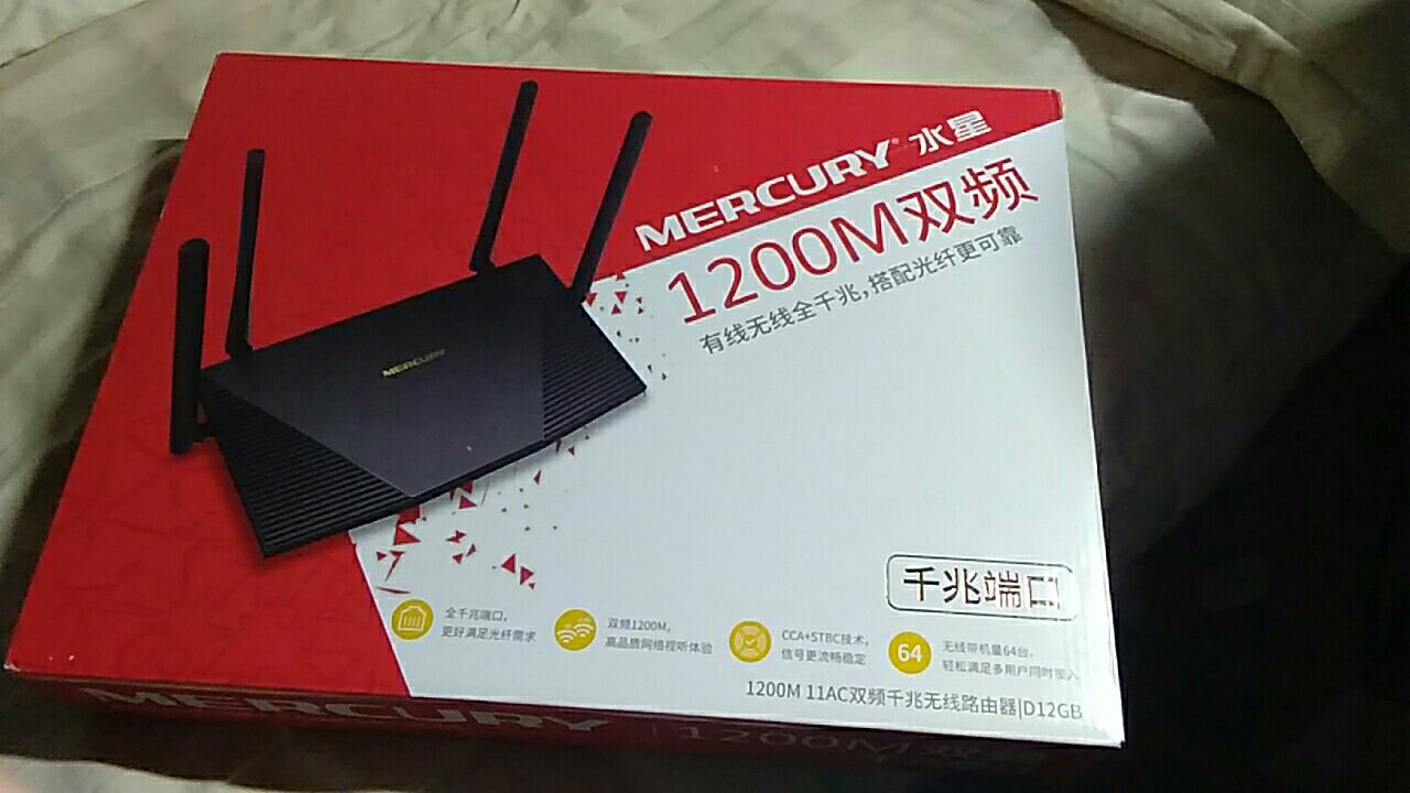 这件商品其实做了一次换货,因为家里安装了300兆的宽带,但是这个路由器比我之前用手机4G共享给电脑还慢,本来想退货的,但是过了7天了,后来换来了一个,还是一样,本来对其失望透顶,于是去买了网线,结果意外发现是光猫接口的问题,光猫上只有一个lan接口是千兆口,郁闷了,我把路由器插到光猫的千兆口再测速立马翻倍了,虽然还是没有有线快,不过确实是个正常路由器该有的速度,所以只能对说声抱歉了,我估计这事联通师傅都不知道,要不之前被我叫过来4次测速,都没跟我说呢……不过,还有另一个事很奇怪,我把路由器接到光猫的千兆口,然后分别用两根网线连接电脑测速,有一根测出来380兆,一个就只有95左右,我本来以为是网线的问题,但是我把两根网线都直接插光猫的千兆口,测出来都是380兆,所以,是不是这其中有什么匹配的问题么?