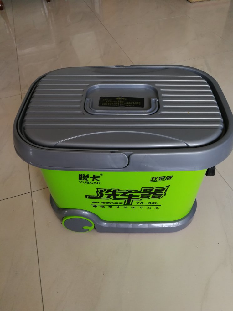 速度一个字“快”。刚用悦卡洗车机洗了两辆车,用了三桶水。感觉非常方便、好用。