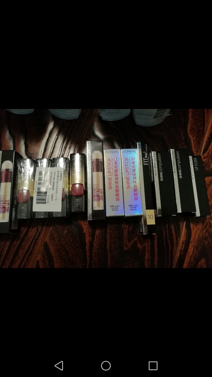 活动的时候买了,买了一大箱,特别划算,虽然平时不怎么化妆哈哈
