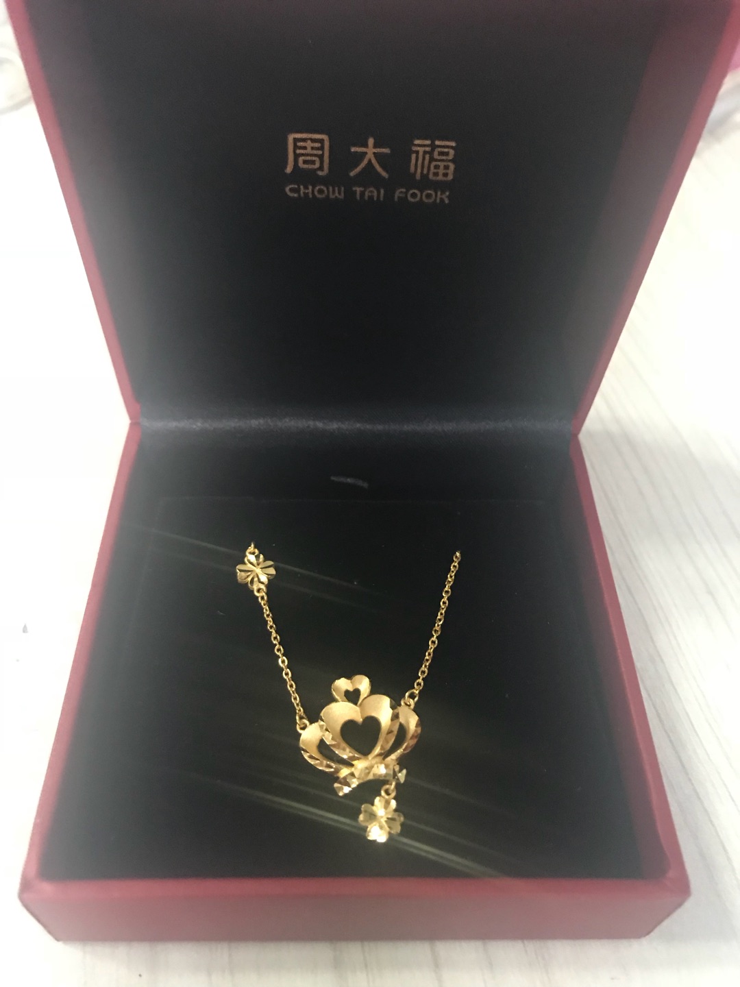 买来送给妈妈的生日礼物,妈妈很喜欢?很漂亮,做工精美。