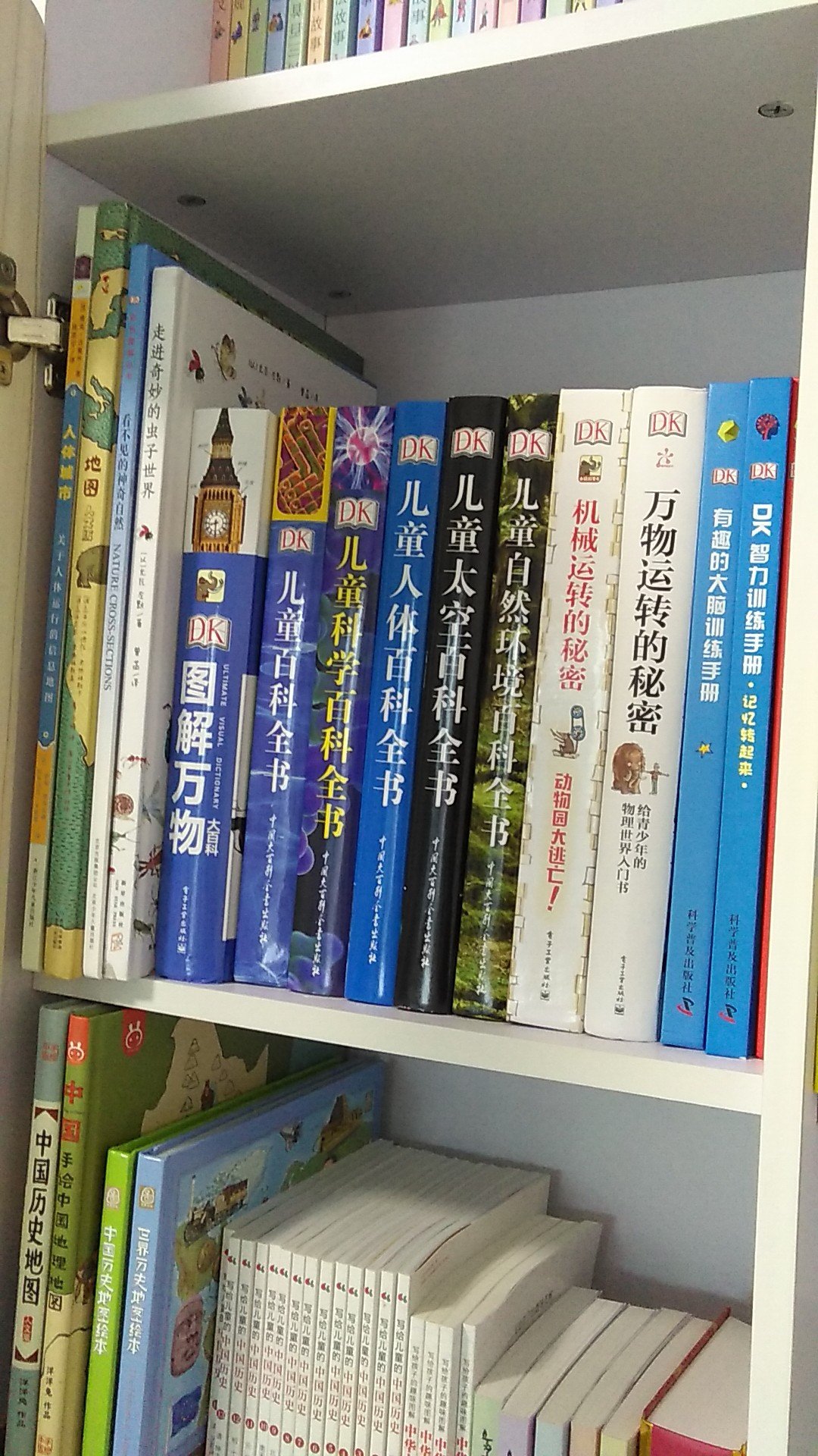 给孩子买了好多书了,小学阶段还是要多阅读、多理解,语文以考课外知识为主,江苏的数学难度还又是最大的,江苏的孩子和家长需更努力些!