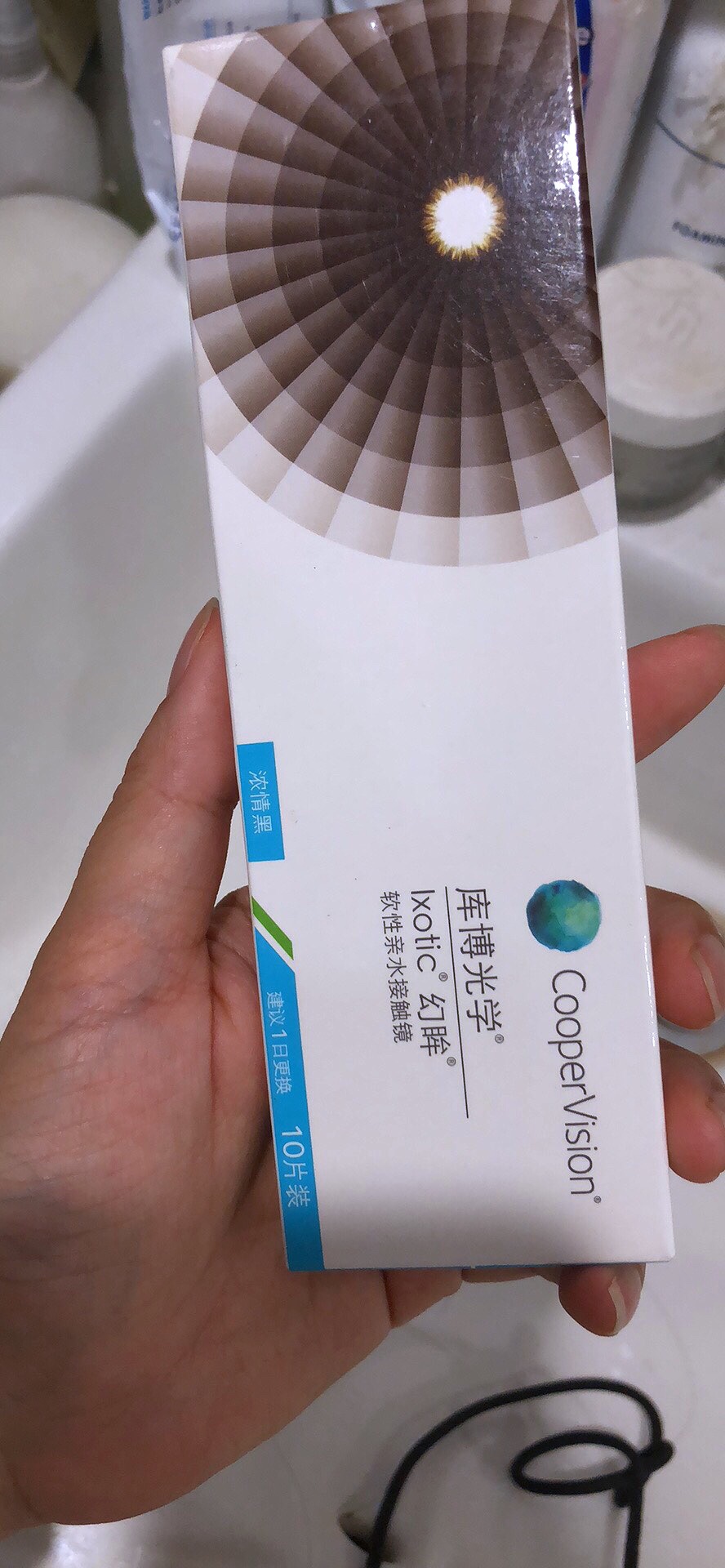 买了两个颜色的,黑色的日期比较新,可以到2023年,黑棕的旧一些,保质期只能到2021年。还没来得及用,期待好用吧。搞活动价格不错。