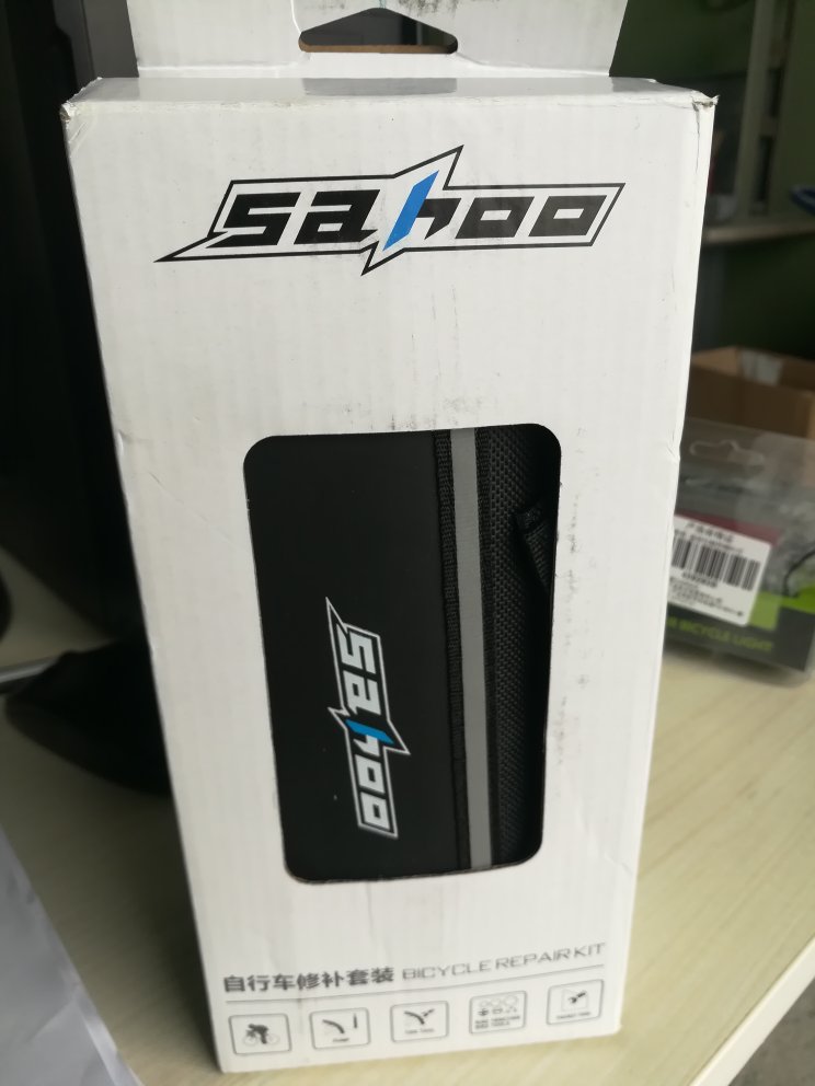 这工具买的,到货前一天自行车胎就被扎了,花了50元换了一条内胎,看来骑行就要带上这套工具,并且还要买两条内胎备用,爆胎就没法补了。路程不在远近,这次还好距离马上拆迁的平房很近,远的话就悲哀了!