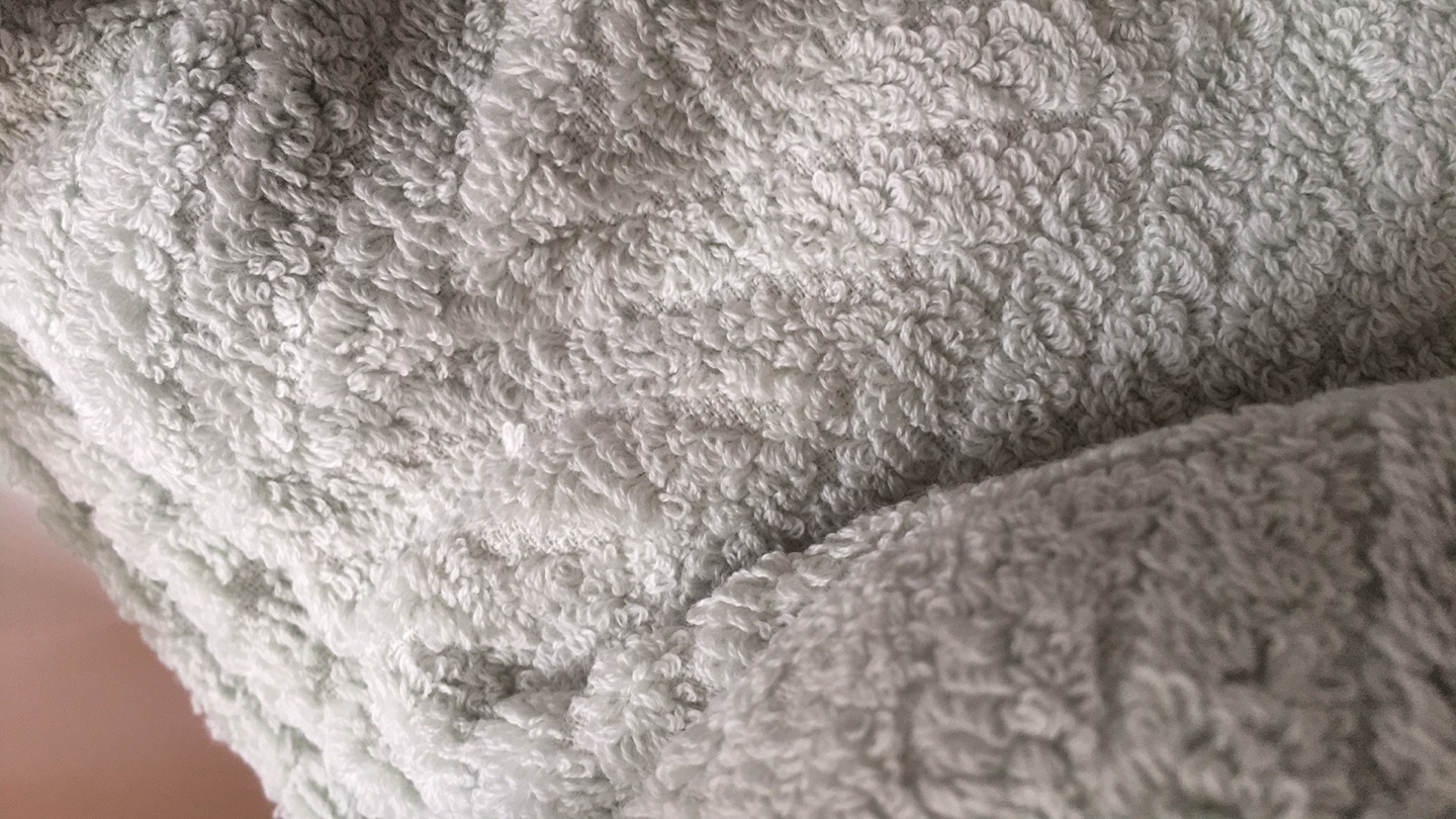 摸着很舒服,质量也不错。挺划算的