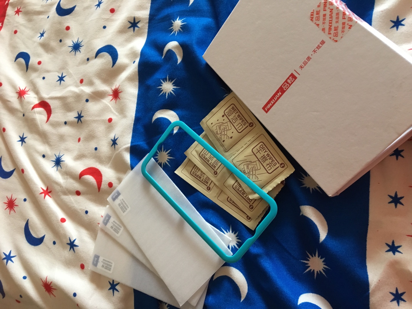 送货速度超快,16块钱买三张钢化膜还送了贴膜神器,好评必须的!