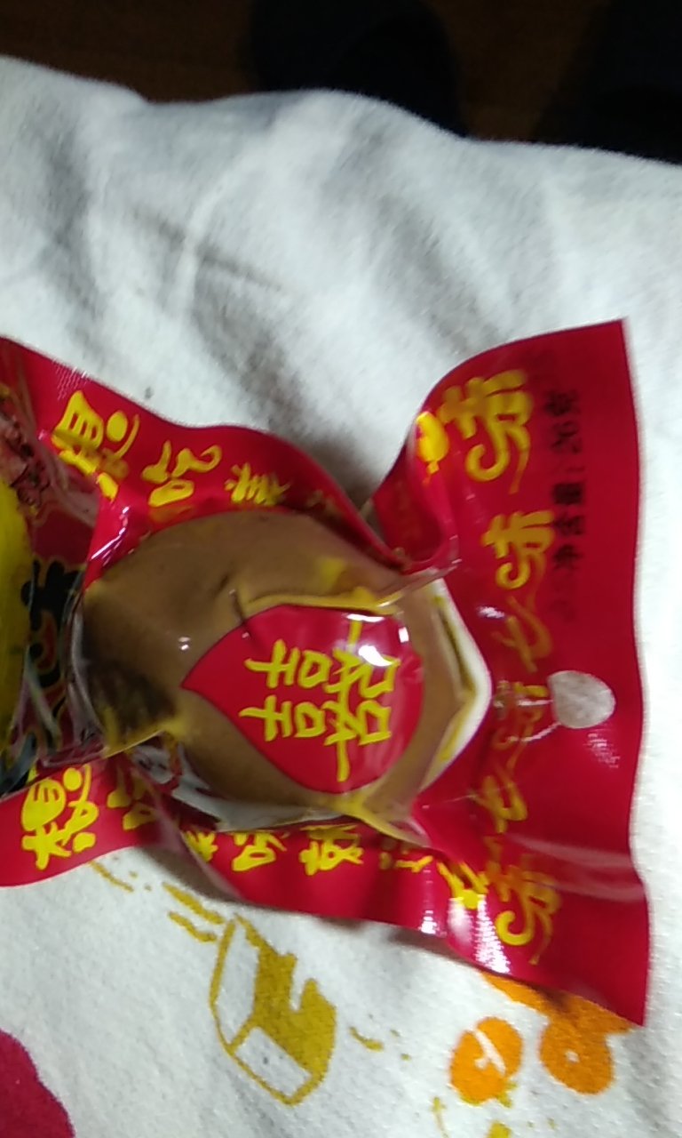手机都不舍得用纸箱包装,这玩意居然用纸箱还加了两个气袋,足够装一个手机,以后买手机要顺手买个蛋 联系客服 :请把手机装蛋箱里,把蛋装手机袋里,別让宝岛的湾湾嘲笑咱们吃不起茶叶蛋-