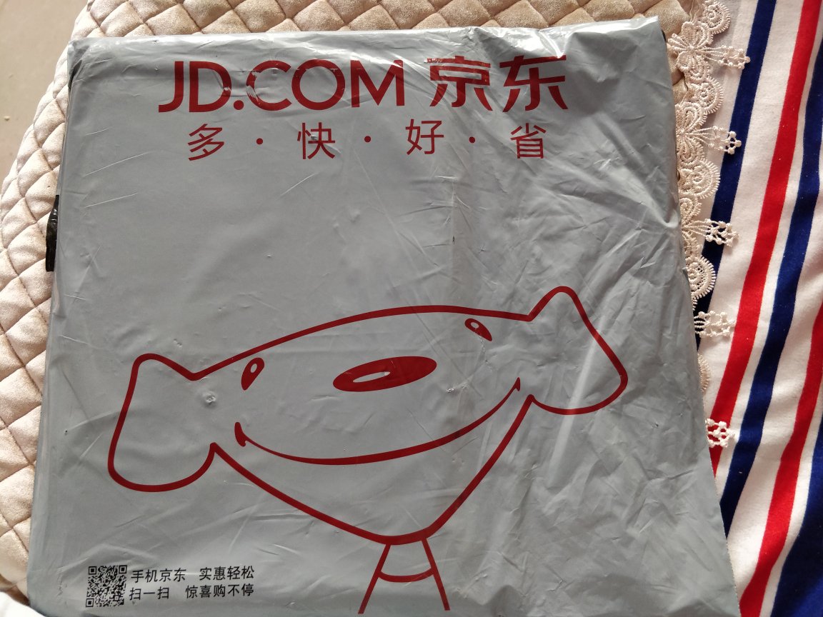 取完快递回来就迫不及待的拆封了,本来没抱多大的期望但当打开的时候我真的被这本不对是这套字帖给镇住了,多的就不说了直接看图吧 真的是一次很好的购物体验。