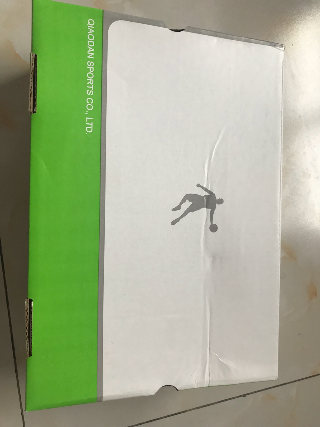 给儿子买的就是鞋号偏大和客服沟通后换了小一号的还是有点大还收了八元的运费凑活穿吧懒得换了