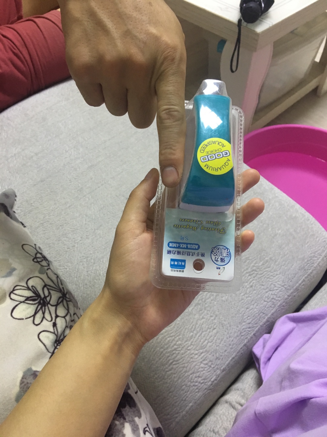 有史以来在上买的最坑的一件东西.大家看图对比一下吧!看看这适合多大鱼缸用!还贵。这得擦几年。