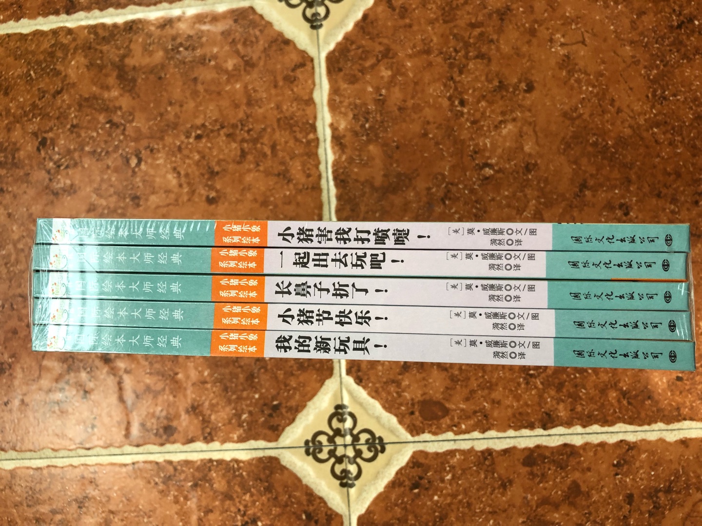 又买了一箱,挡不住的买买买啊,剁手的节奏。娃娃还太小,暂时没打开看里面的内容,相信品质,自营应该是正品,的送货速度确实快呀,购物首选,点赞