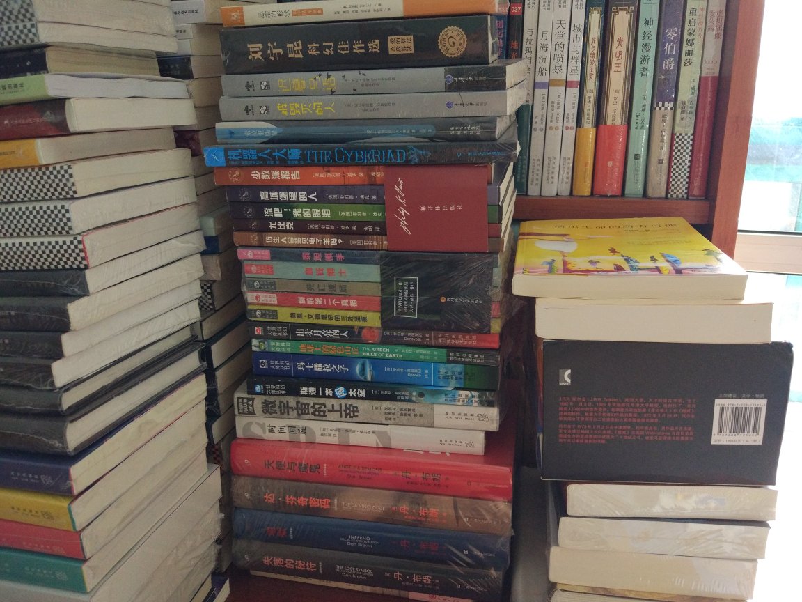 这次618的图书促销活动太给力了,全场折后满100减50,还用了两张300-100神券,叠加后更便宜。又囤了不少书籍,平均下来一本书只要几元。购物车清空的感觉真好。买书如山倒,读书如抽丝。