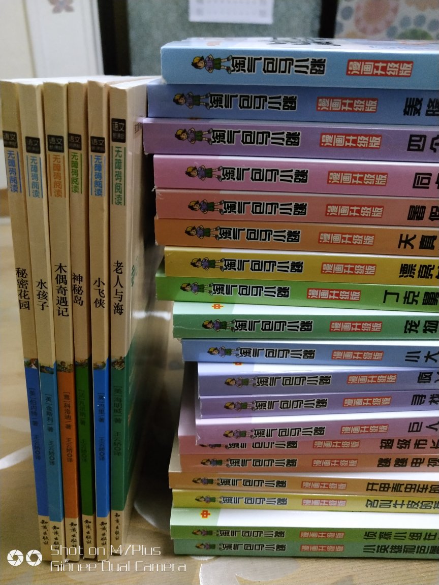 中午下单,晚上就到了,物流真是超级赞!???,快递小哥辛苦了,感谢这么晚还不辞辛苦的送上六楼!书的质量很好,又便宜又实惠!只是书有点儿薄,不知道有没有删减,孩子看挺合适!