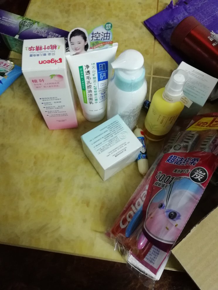一下子买了好多东西,乐高这是送给儿子同学的,跟专柜一样很上档次啦,不错不错