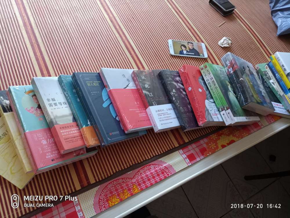 物流很快,19号下午买的,本来写着21号送到,结果20号就全送来了,书还行,包装没有破损的。一百块钱买了十一本书,挺便宜的。先拆了一本看看