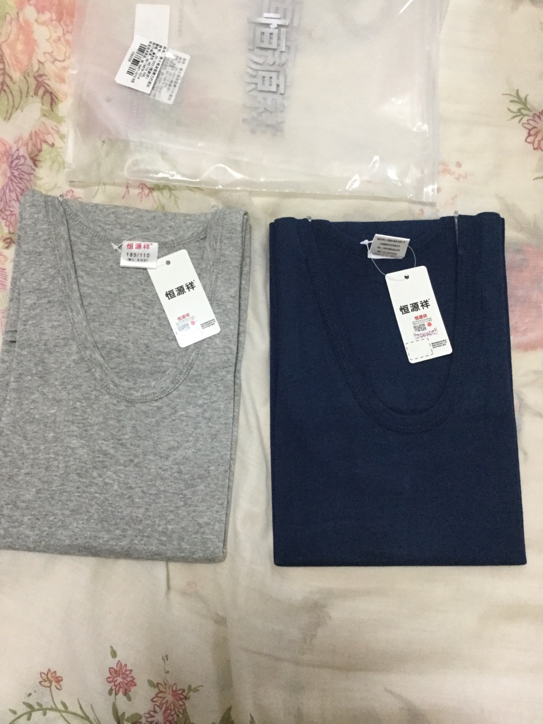 质量很不错,夏天穿着透气舒适。