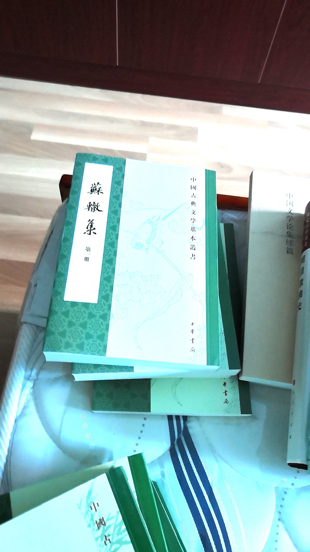 购物价廉物美,比实体店优惠多了,满100减50,又领了满200减80的券,差不多三折拿下的。中华书局的书难得如此便宜,印刷清晰,书质量很好物流很快,一如既往支持购物!