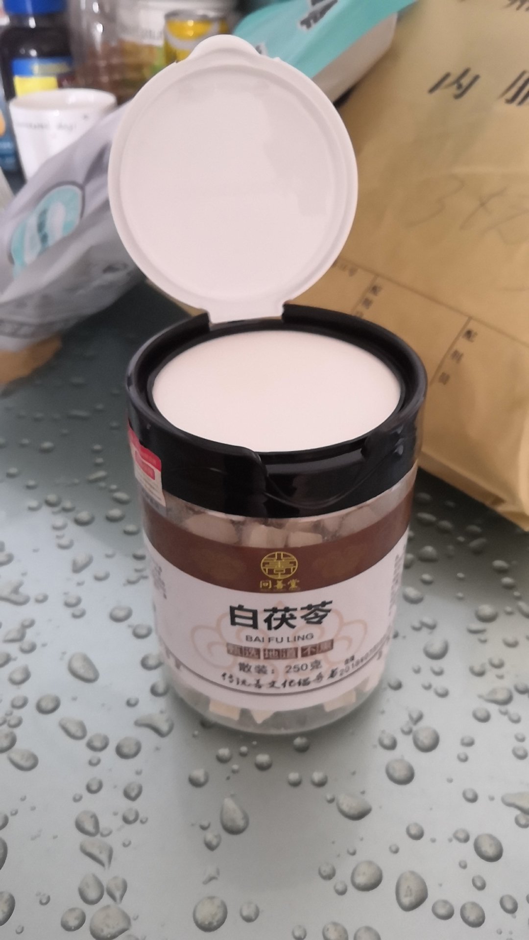 煲汤煮粥必备的,包装保管便利,用水泡泡软一晚上,能吃得动。