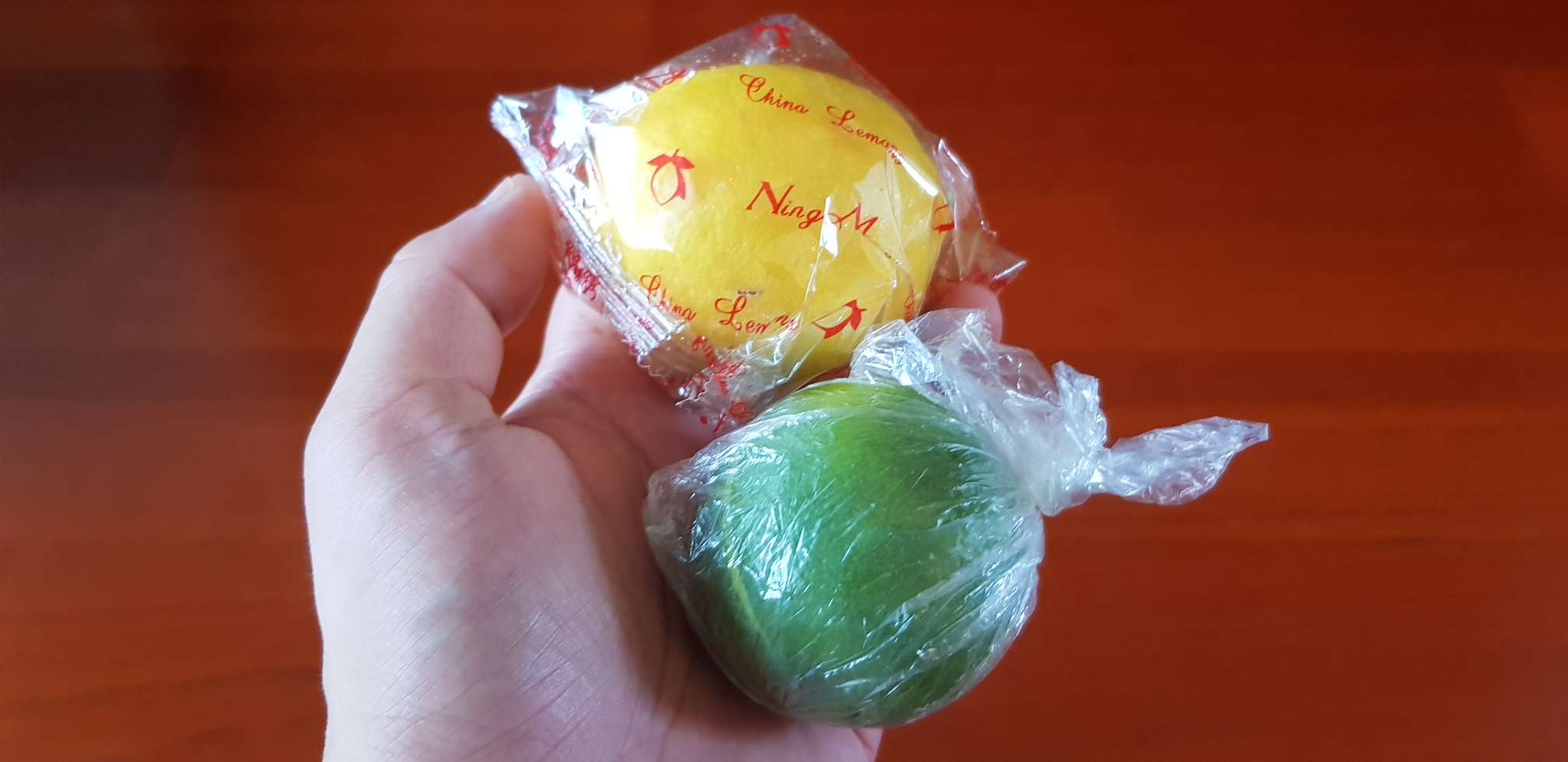 小的可以,一盒各两颗柠檬,跟图不一样。