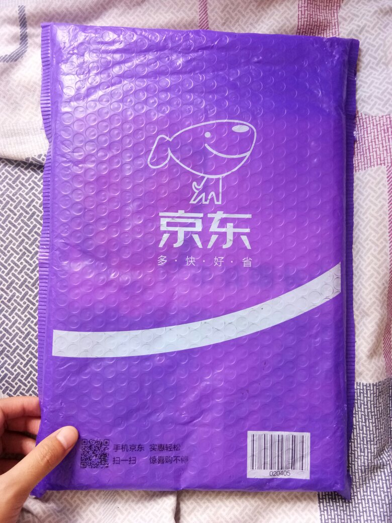 速度真的是太快了 包装的也非常漂亮 包装袋的颜色也很好看 是我喜欢的颜色 迫不及待的就打开书看了 肯定是正版的 书的质量很好 我会好好努力学习其中的知识的 加油 加油 加油。