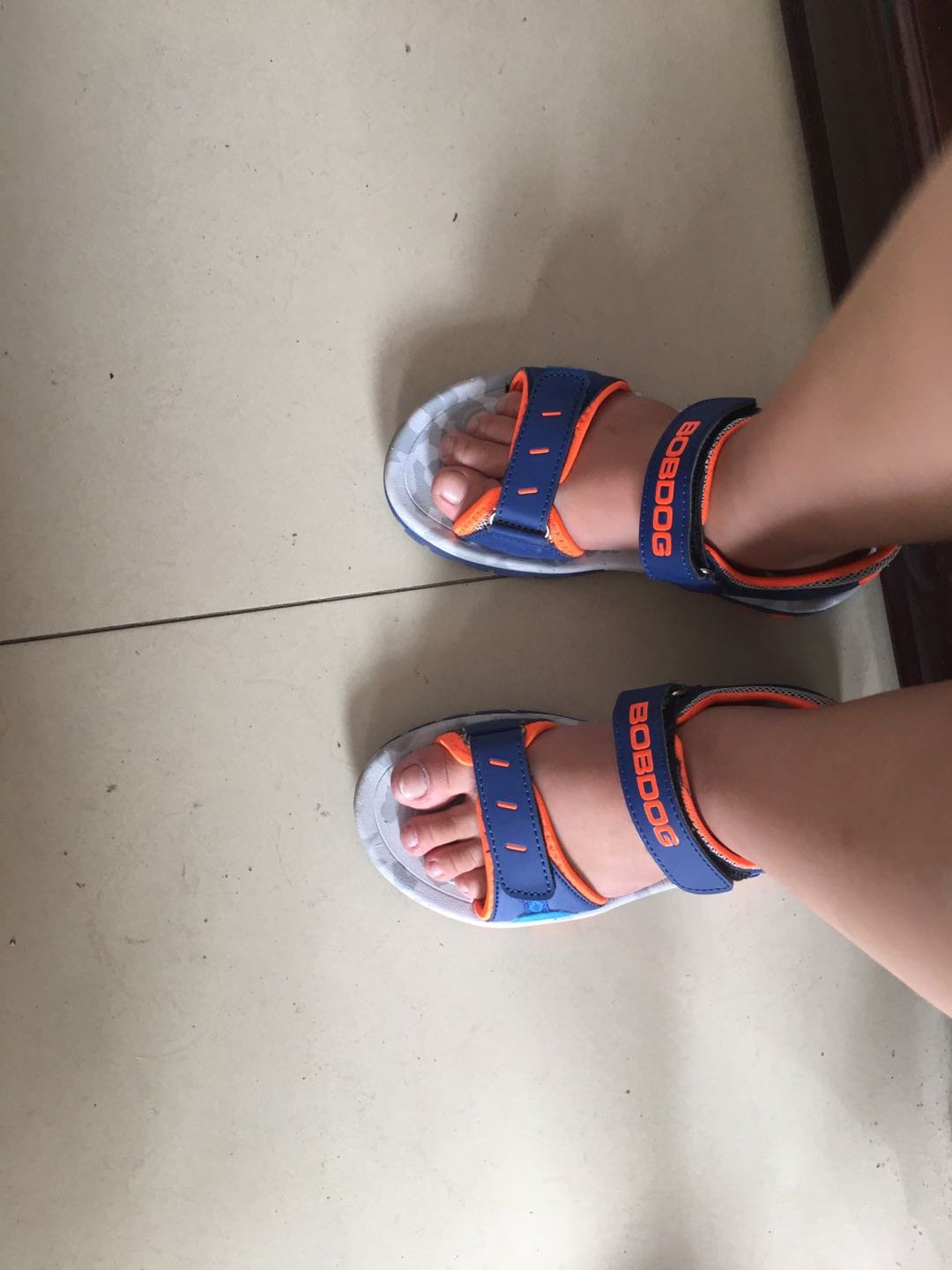 到家孩子就穿上了,不错哦