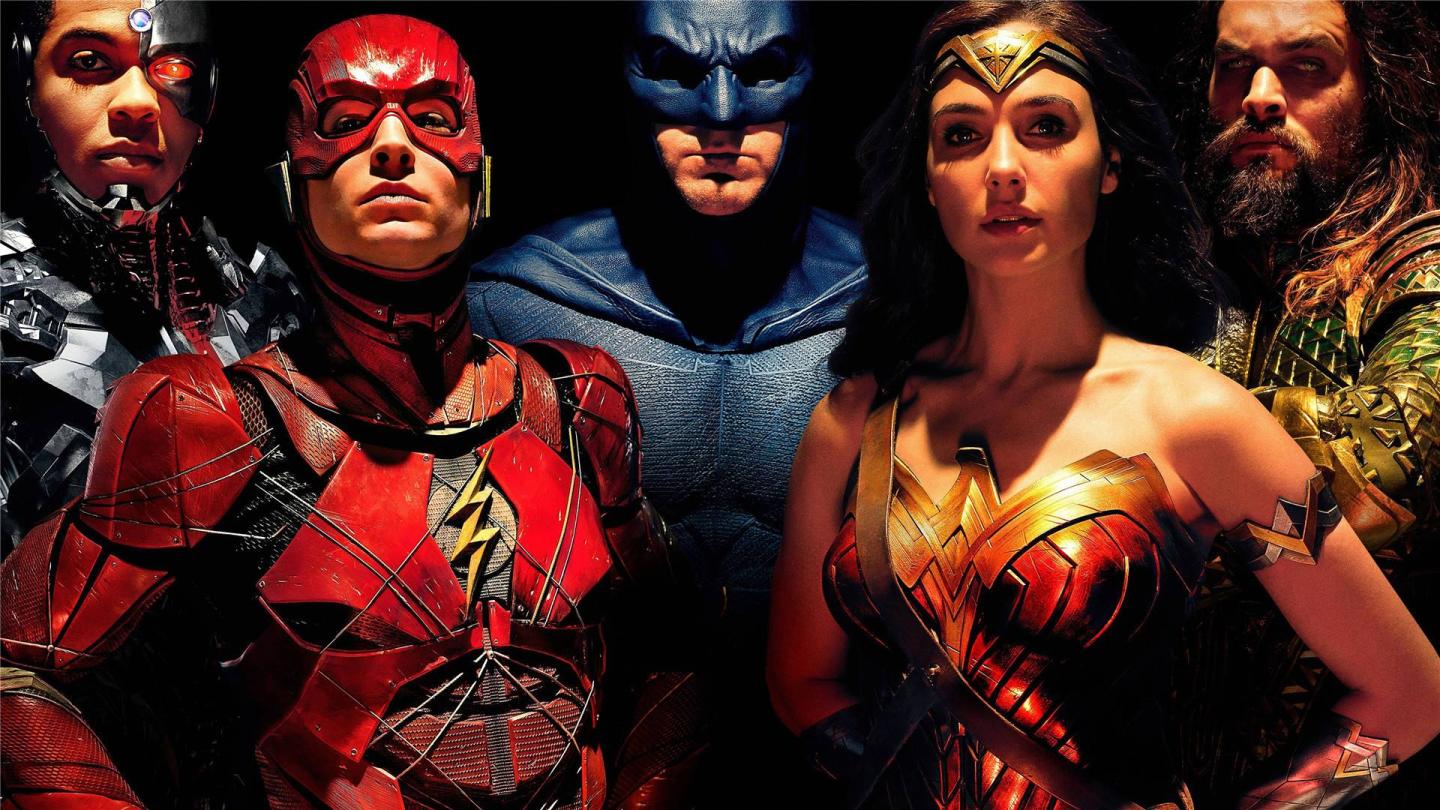正义联盟(Justice League)是美国DC漫画旗下超级英雄团队,初次登场于《英勇与无畏》第28期(1960年3月),由漫画家加德纳·福克斯创造,被称为是由”世界上最伟大的超级英雄“组成的团队。创始人为超人、蝙蝠侠、神奇女侠、闪电侠、绿灯侠、海王和火星猎人(新52后重启设定,钢骨取代火星猎人成为创始人之一)。联盟之所以建立,是因为英雄们意识到,如果独自战斗,无论能力多么强大,也有无法应对的危机。于是,超级英雄们集结在一起,齐心协力,作为防御的第一线,应对地球所面临的威胁,共同捍卫真理、正义和自由。正义联盟的成员包括人类、机器人、神、外星人、灵异生物,甚至还有改过自新的反派。虽然作风迥异,甚至因此常造成内部纷争,但他们总能团结成为一个互补的战队,打击特别强大的威胁势力。