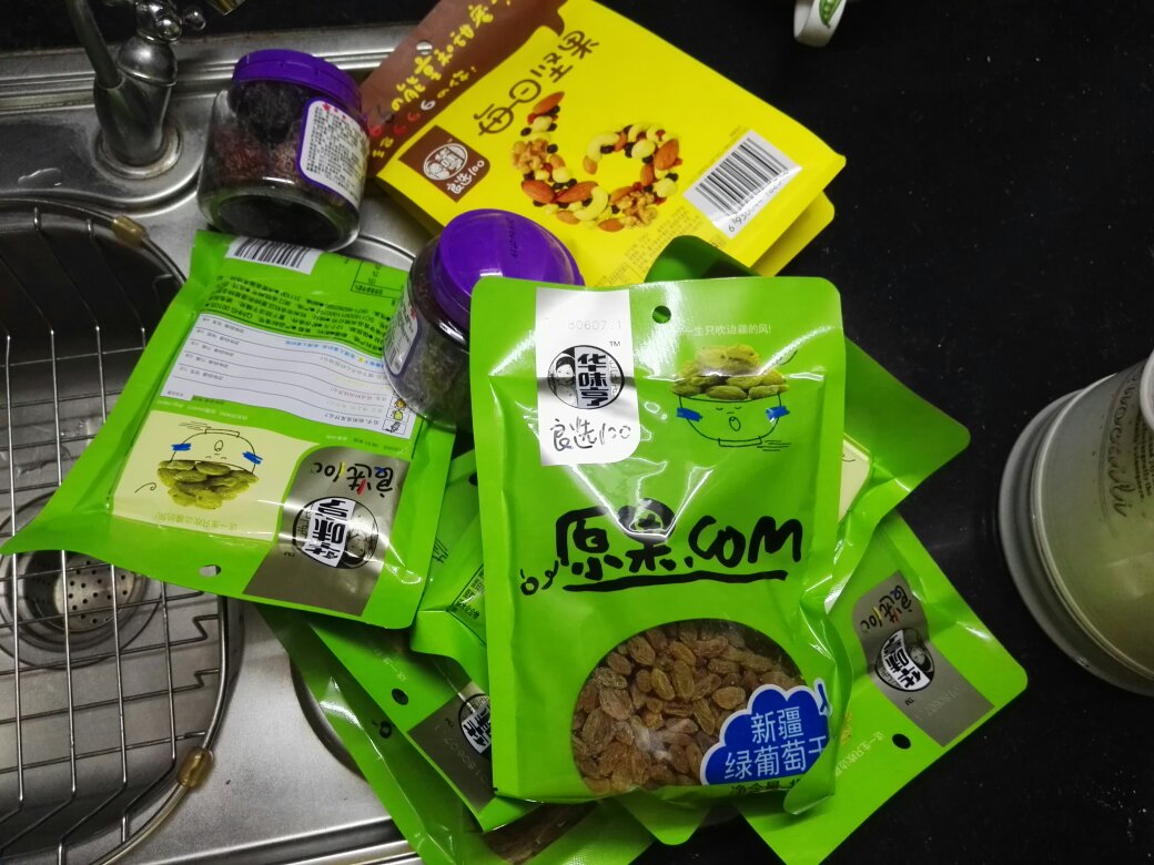 家里吃的用的,只要能在上买到的,我就不出去买了。快捷方便,又送货上门,实体店超市都不怎么去。只要坚持正品好货提供给顾客,我就一直是忠诚的粉丝,PLUS必须配备。买的东西太多,就不一一评价了,全五分好评!