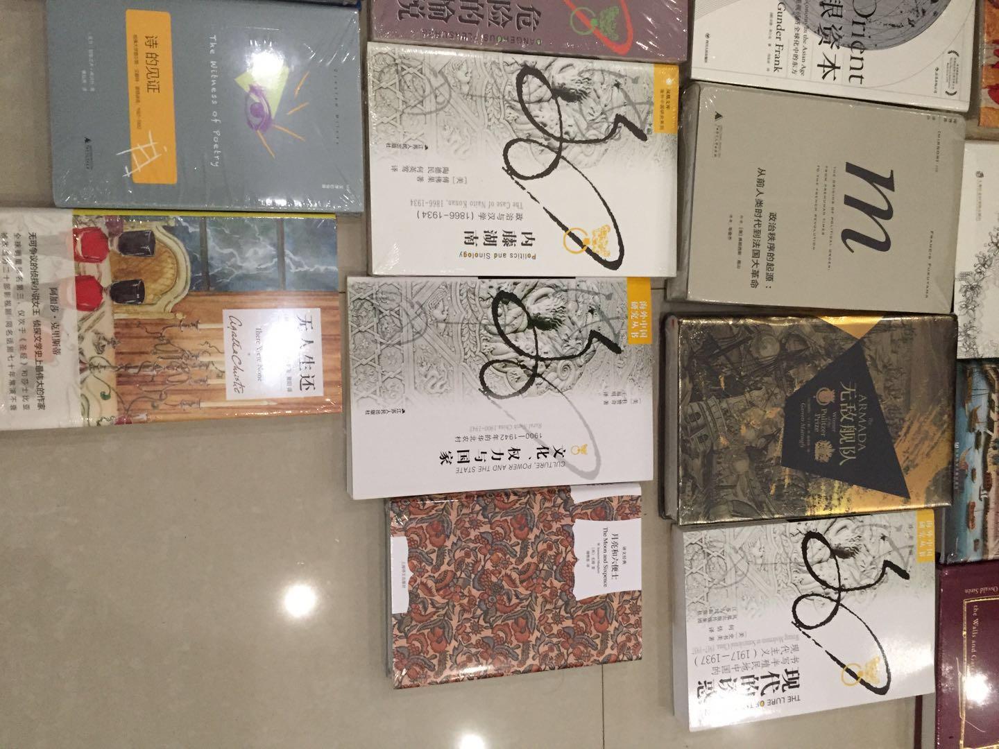 谢快递佳节期间的坚守。陈旭麓先生这版中国近代史是有近人诟病,但大都是无病呻吟,就凭陈老对中国的深情和扎实的史学修养就足以让人汗颜。三联书屋这版印刷精美,在社科院和人大版绝版后,如同及时雨。