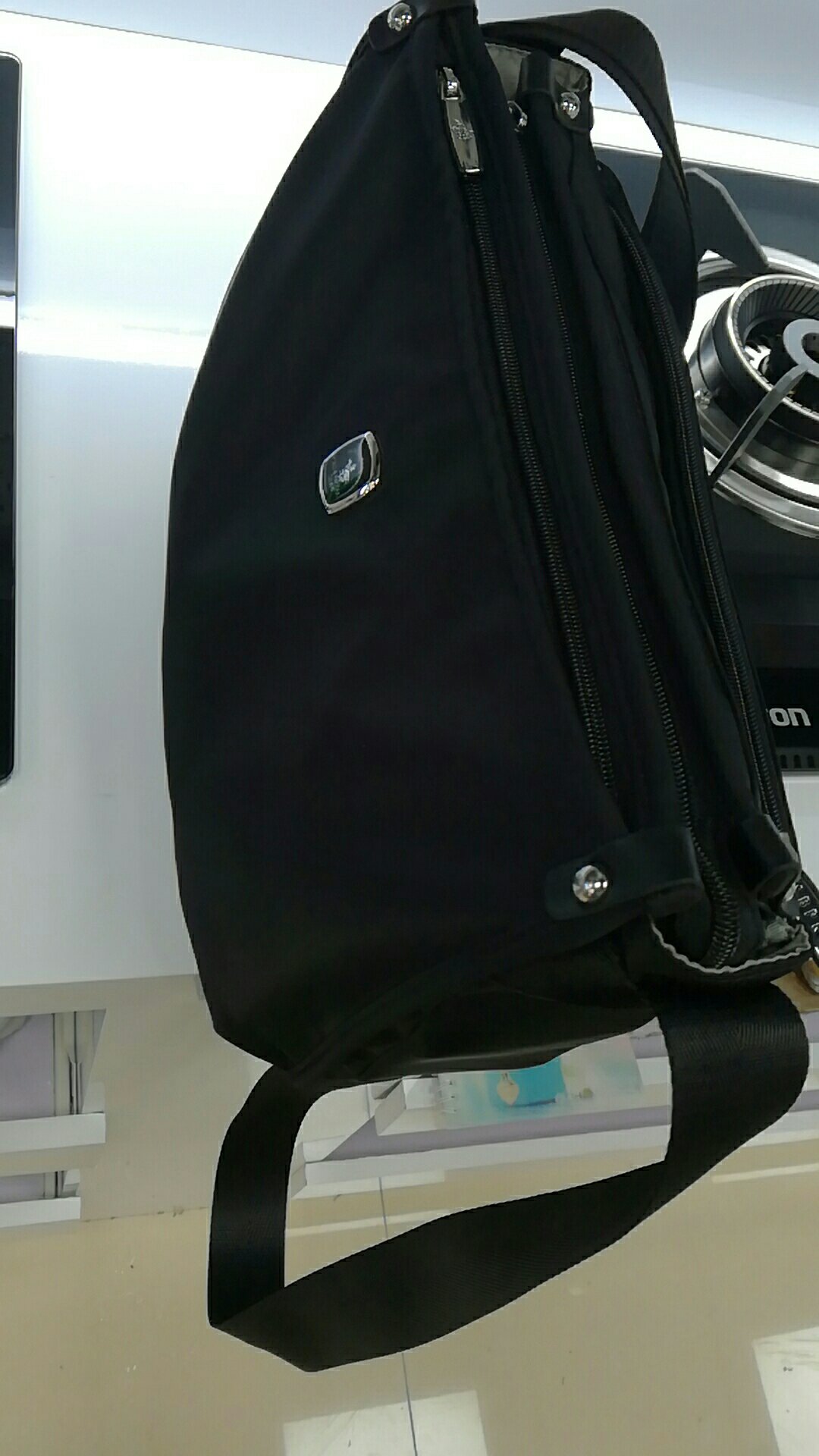 还可以 装的东西 多 做工也可以 使用中 很结实
