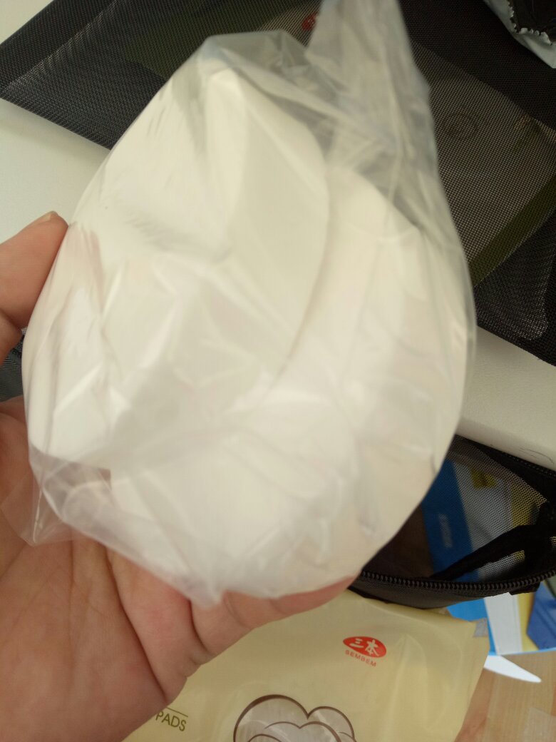 很细腻的感觉,就是有点脆,很容易烂,所以要小心洗