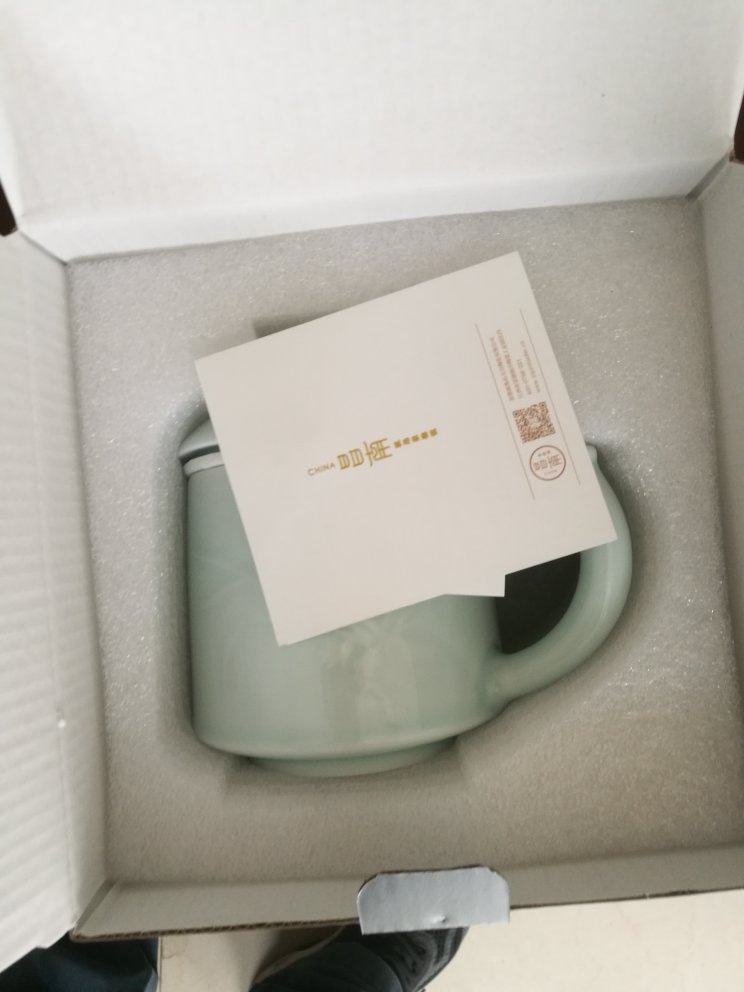 东西不错,手感挺厚实,外观漂亮。