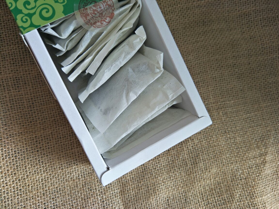茶叶已经收到了,包装和上次购买的一样,老公喝了评价特别好,之前经常吃胃药,经常胃口不舒服,喝了丁香茶之后,感觉胃口舒服多了,我会经常光顾的。卖家发货快,包装严实,很贴心。